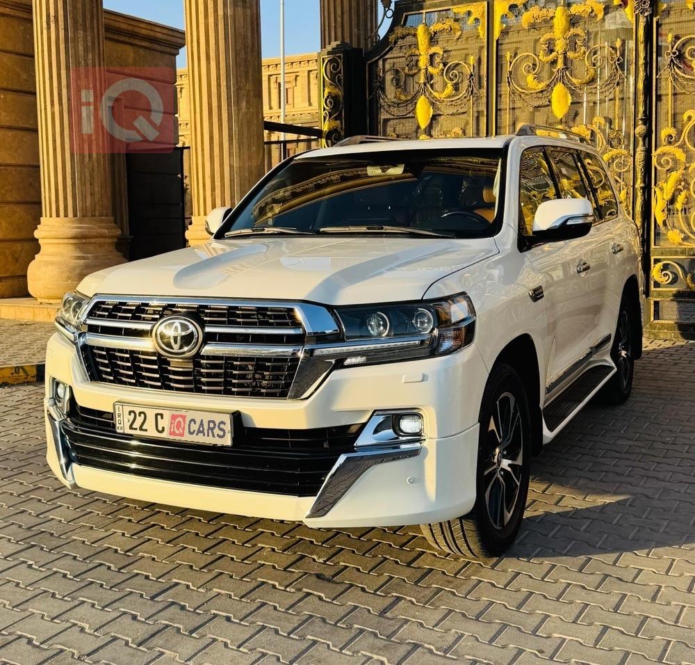 تۆیۆتا لاند کروزەر